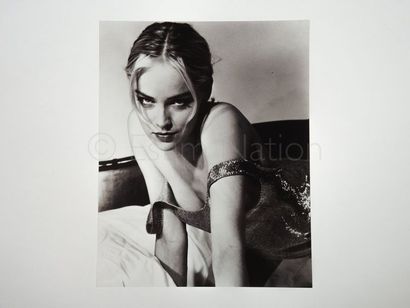 ANONYME "Sharon Stone, actrice", circa 1985


Epreuve noir et blanc postérieure sur...
