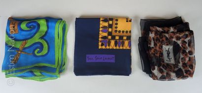 Yves Saint LAURENT ETOLE en mousseline de soie imprimée de motifs tachetée (env 130...
