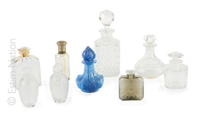 FLACONS A PARFUM Lot de 9 flacons à parfum en verre transparent certains avec leurs...