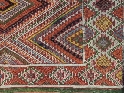 TAPIS OU KILIM (?) Tapis ou kilim (?), Asie Centrale, décor de losanges polychromes,...