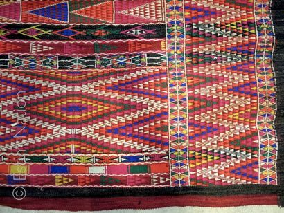 TAPIS OU KILIM (?) Tapis ou kilim (?), Asie Centrale, décor de losanges, bordure...