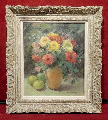 DESCHAMPS Suzanne (1887 - 1950) "Nature morte aux bouquet de fleurs et trois pommes"


Huile...