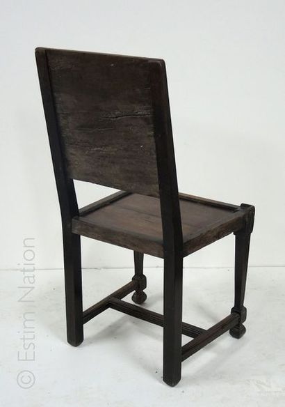 LOT DE CHAISES Lot comprenant une suite de 5 chaises charivari en bois doré, assise...