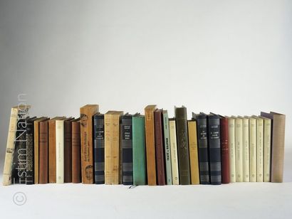 LITTÉRATURE Ensemble de 30 volumes brochés de ''petite littérature'' sauf deux Breton...
