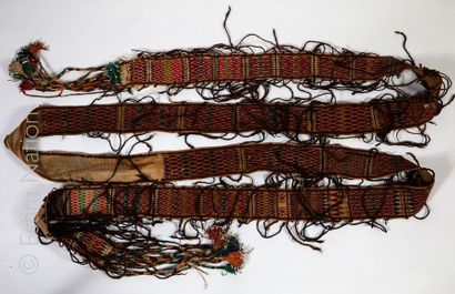 KILIM Deux parties de tapis kilim turkmène. Travail ancien. 


L'un mesurant 4 mètres...
