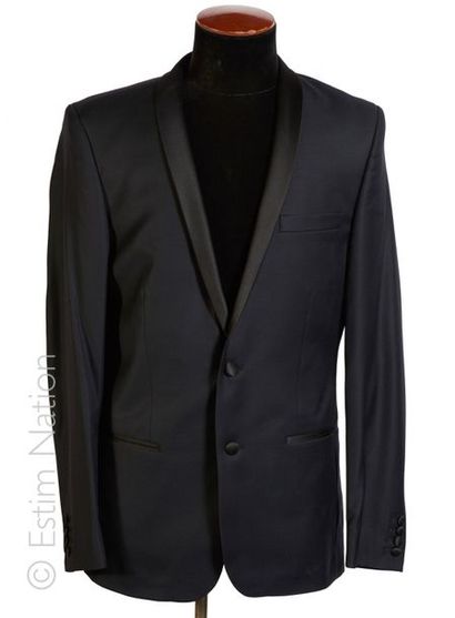 SANDRO COSTUME pour homme smoking en laine froide marine col et bouton en satin noir...