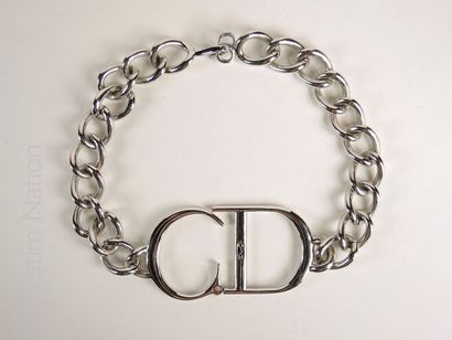 CHRISTIAN DIOR COLLIER articulé en métal chromé figurant le sigle, signé (long: 48...