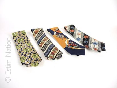 KENZO QUATRE CRAVATES en soie et coton tissé à motif floral (petites traces à l'arrière...