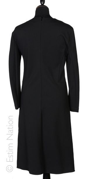 CELINE ROBE droite en viscose mélangée noir doublée de soie, découpe galbante sur...