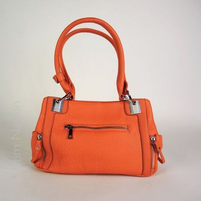 LONGCHAMP, LA BAGAGERIE, HEXAGONA, SAN MARINA, ANONYME BESACE en cuir grainé rouge,...