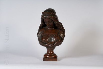 ANONYME Vers 1880 Buste de jeune femme sur piédouche, en cuivre fourré de plâtre...