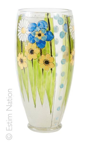 Adrien Mazoyer (1887-1950) Vase à décor émaillé de fleurs, feuilles et motifs ronds.


Signature...