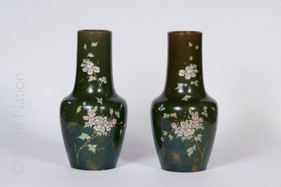 Jérôme MASSIER Fils Paire de vases en céramique à fond vert à décor floral émaillé...