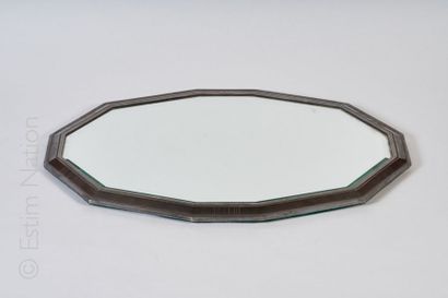 SURTOUT DE TABLE - ART DECO Surtout de table à fond de miroir en métal argenté à...