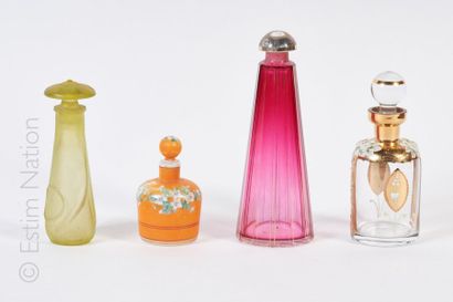 Flacons Collection de flacons de parfum et toilette comprenant : 


- Flacon en verre...