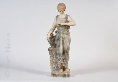 CURRINI (DEBUT XXème siècle) Sculpture en marbre blanc et gris représentant une femme...