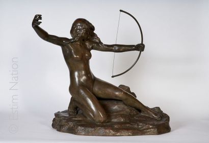 ARTISTE NON IDENTIFIE vers 1925 "Nymphe chassant à l'arc"
Importante sculpture en...