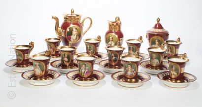 SERVICE BONAPARTE DANS LE GOÛT DE SEVRES Service à thé en porcelaine à décor polychrome...