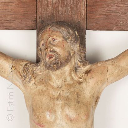 CHRIST FIN XVIIIème Christ janseniste en bois sculpté polychrome les pieds joints,...