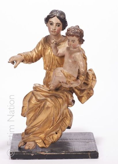 ITALIE - VIERGE A L'ENFANT Vierge à l'enfant en bois sculpté et doré, le corps de...