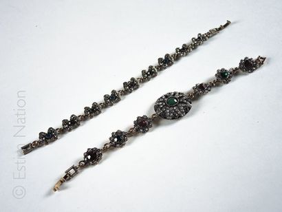 BRACELETS - ANNÉES 1950-1960 Lot composé de 2 Bracelets en métal rehaussés de strass...