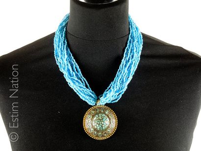 COLLIER ETHNIQUE Collier ethnique couleur turquoise à motif central en bronze