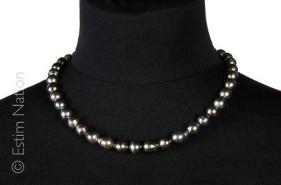 Collier Perles de Tahiti Collier composé de 39 perles de Tahiti. Fermoir à cliquet...