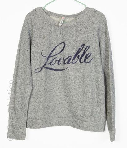 ZEF, BELLEROSE, BENETTON DEUX SWEATERS en coton mélangé taupe et gris (T 8 ans),...