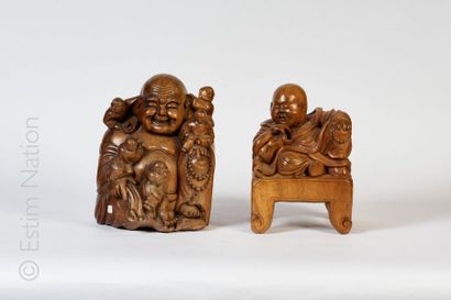 Arts d'Asie Ensemble de sculptures en bois naturel représentant un bouddha les yeux...