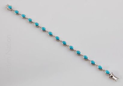 BRACELET TURQUOISES Bracelet articulé en argent (925/°°) rehaussé de turquoises en...