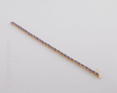 Bracelet Rare bracelet ligne en argent doré (925/°°) pavé de 28 tanzanites couleur...