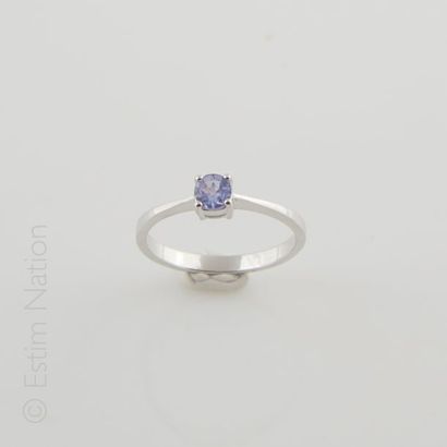 BAGUE TANZANITE Bague en argent (925/°°) centrée d'une tanzanite sertie griffe. TDD:...