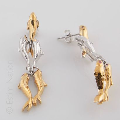 PENDANTS Paire de pendants d’oreilles argent et argent doré (925/°°), à motifs de...