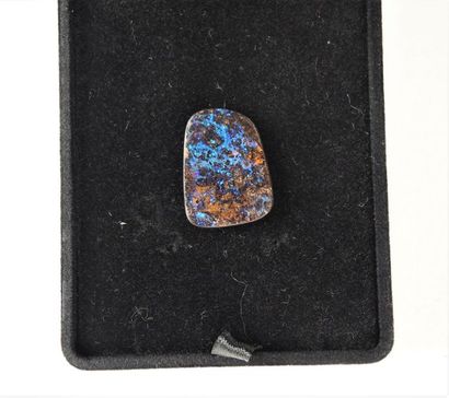 OPALE Plaque d'opale bleutée. Dimensions: 22 x 16 mm