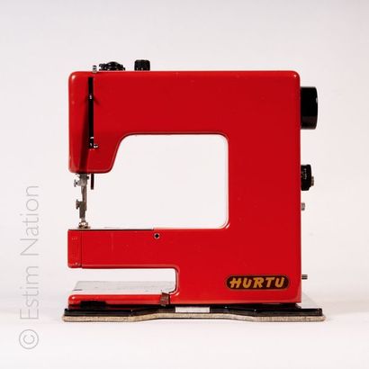 SALMOIRAGHI Machine à coudre électrique portable modèle HURTU en métal laqué rouge...
