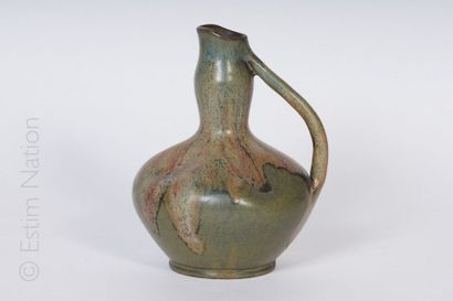LEBRET (actif vers 1900) Pichet pansu en céramique émaillée à décor brun et ocre...