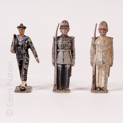 QUIRALU Deux figurines soldats monégasques en aluminium peint.


On joint une figurine...