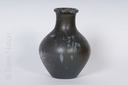 FAÏENCERIE MONT CHEVALIER - Léon CASTEL à CANNES Vase pansu en céramique émaillée...