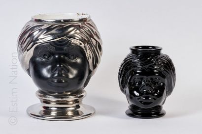 FERLARO FERLARO, ITALY





Vase en faïence à fond noir et lustre argenté figurant...