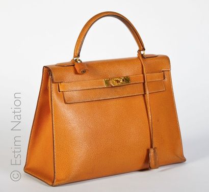 HERMES PARIS (1984) SAC "KELLY" 32 CM en pécari gold, fermeture éclair intérieure,...