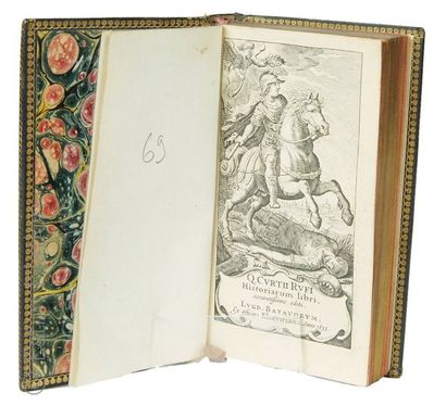 null OUVRAGE XVIIe SIECLE
Q.CURTII RUFI "Historiarum libri",Lugd,Batavorum,1633,in-12,338...