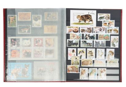 PHILATELIE Album réunissant environ 200 timbres, 18 planches, 3 enveloppes thématique...