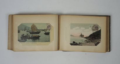 CARTES POSTALES - CHINE ET JAPON Album de cartes postales en bois laqué polychrome...
