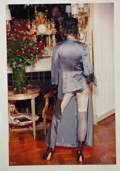 ANONYME "Top model présentant une tenue de Vivienne Westwood, collection 98/99 Automne/Hiver",...
