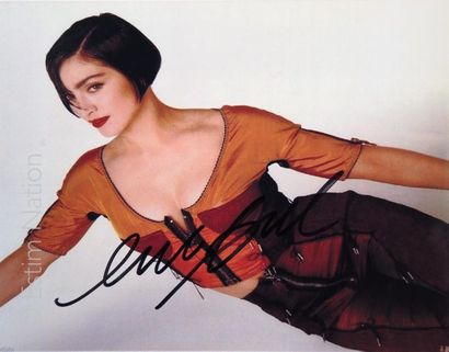 Madonna Photographie couleurs avec autographe de Madonna
Dimensions : 10,1 x 13,2...