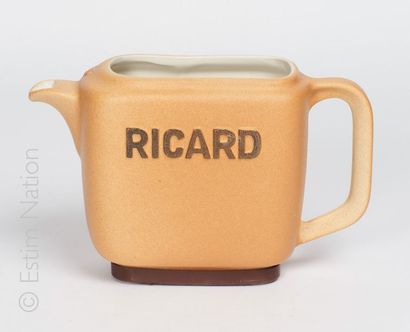 RICARD Pichet en céramique à fond sablé
Marqué sous la base
Hauteur :14,5 cm - Largeur...