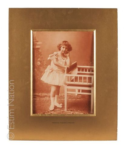 PHOTOGRAPHIE Photographie ancienne imprimée couleur sépia titrée "Princesse Geneviève...