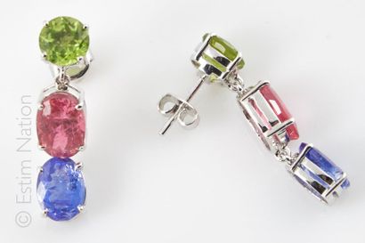 BOUCLES D'OREILLES PERIDOT TOURMALINE TANZANITE Paire de pendants d'oreilles en or...