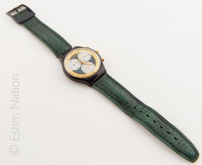 SWATCH Montre bracelet chronomètre boitier rond cadran signé à fond vert et doré...
