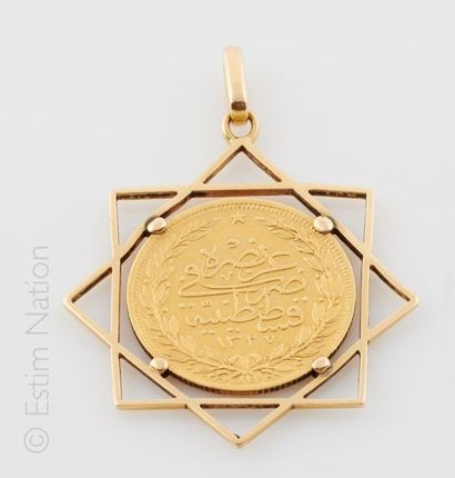 PENDENTIF MONNAIE OR Pièce de monnaie turque en or 900°/00 montée en pendentif inscrit...